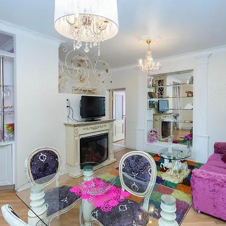 Apartment In The Heart Of On Karl Marx Street *